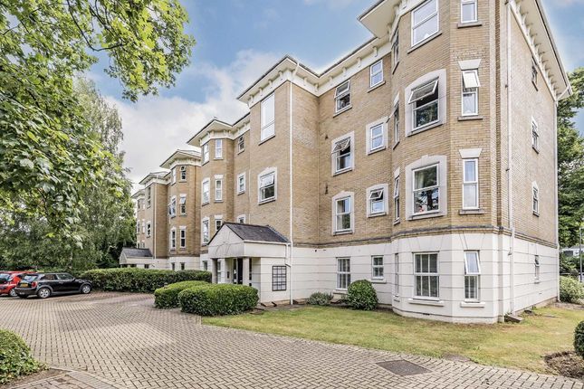 Flat for sale in Penners Gardens, Surbiton