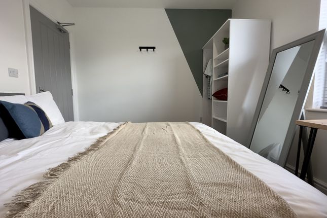 A Cozy And Well-Arranged Double Bedroom With A Sty...