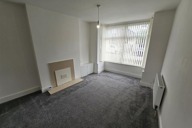 64, Ashley Lane, Manchester photo 3