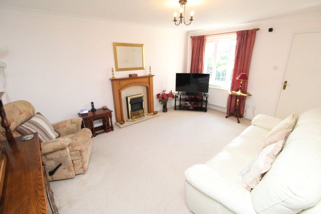 12, Burrows Close, Leicester photo 4