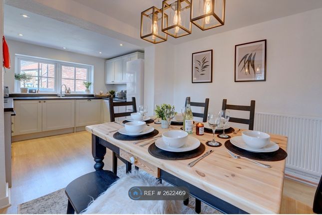 Kitchen / Dining Area