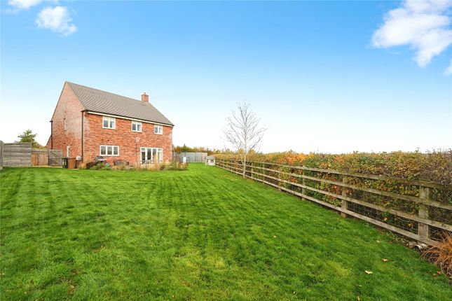 8, Flyford Green, Worcester photo 2