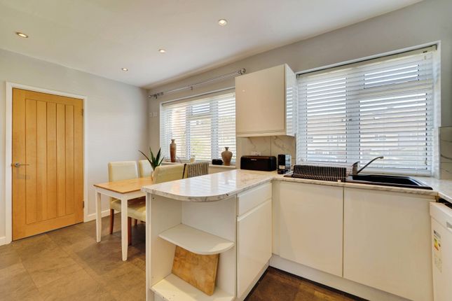 82, Eaton Valley Road, Luton photo 4
