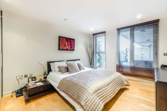 Flat to rent in The Boulevard, Imperial Wharf, London