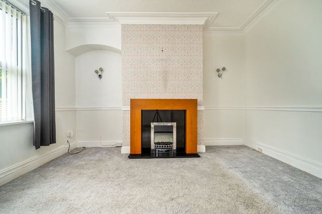 54 Smithy Carr Lane, Brighouse photo 4
