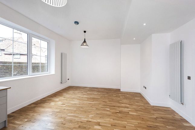 1, Seren House, Edenbridge photo 4