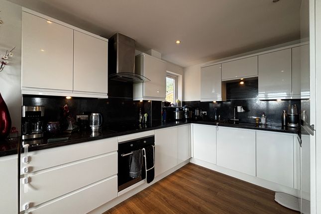 102 Woodacre, Bristol photo 4