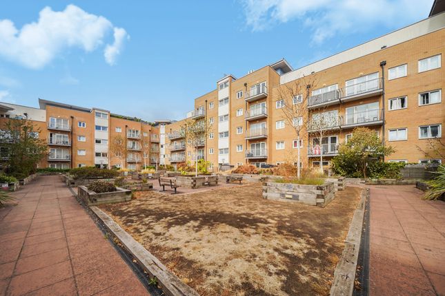 1-bed flat on Apt 139, Peebles Court, Croydon, £210,000
