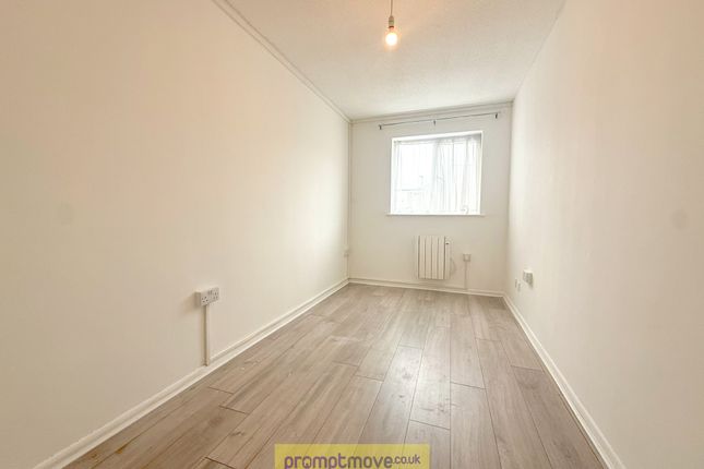 Copenhagen Close, Luton photo 3