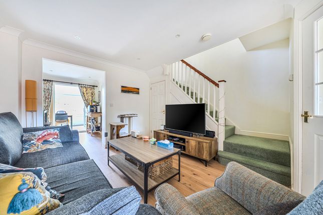 4, Bell Close, Pulborough photo 2