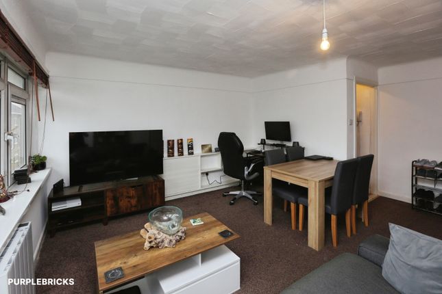 Flat 110/Clover Nooke, Old Redbridge Road, Southampton photo 4