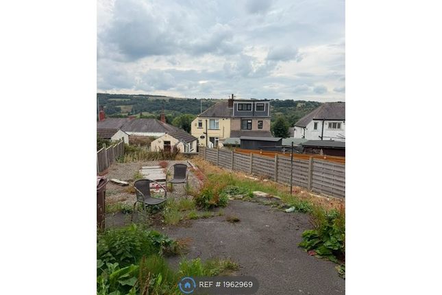 Cliffe Crescent, Riddlesden, Keighley photo 3