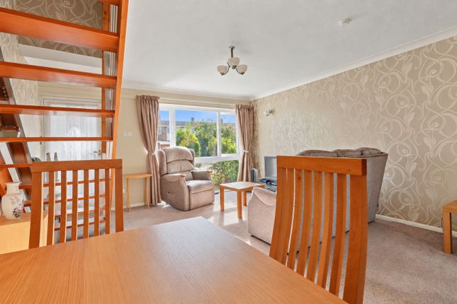 42, Hogarth Drive, Shoeburyness photo 4