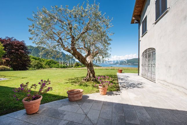 Villa for sale in Via Ticinallo, Porto Valtravaglia, Lombardia