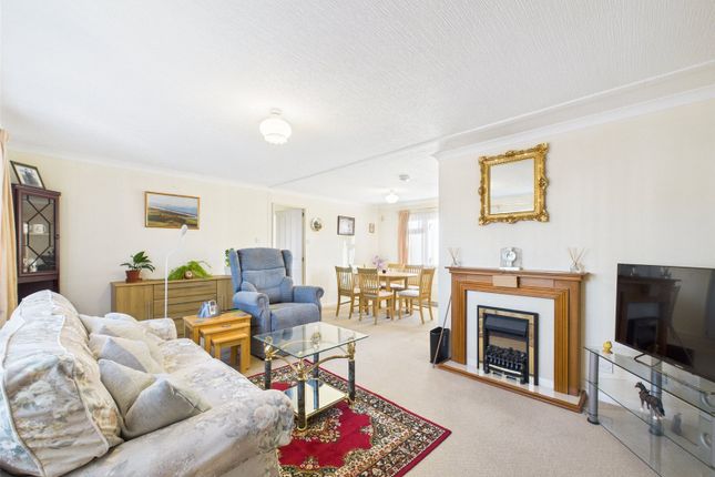 108, Staverton Park, Cheltenham photo 2