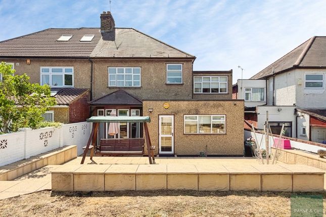 32 Stonehall Avenue, Ilford photo 2