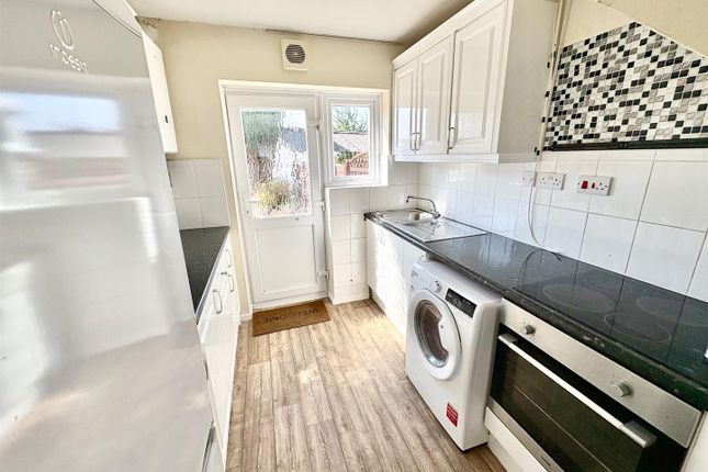 12, Mannington Park, Swindon photo 3