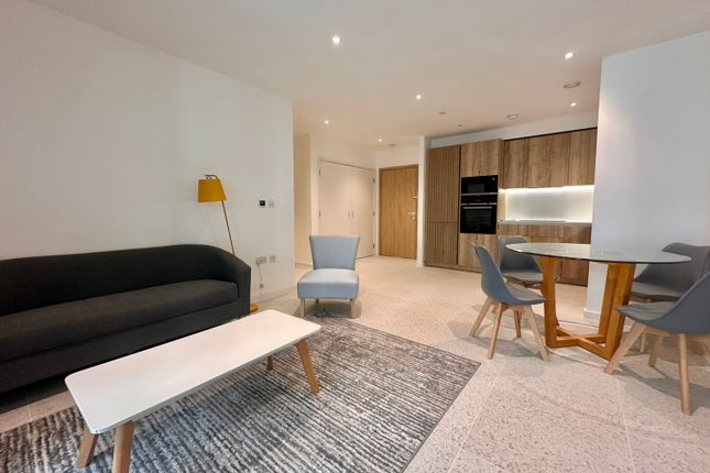 Cendal Crescent, London photo 3