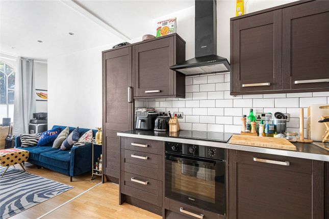 Flat 4, 362, Kingsland Road, London photo 4