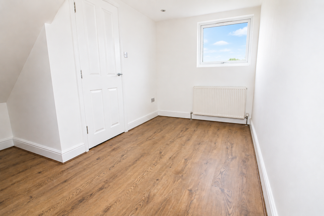 2, Freemantle Avenue, Enfield photo 4