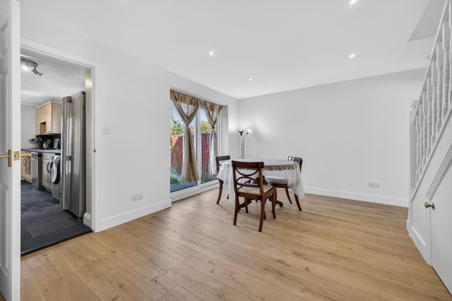 62 Jupiter Gate, Stevenage, Hertfordshire photo 2