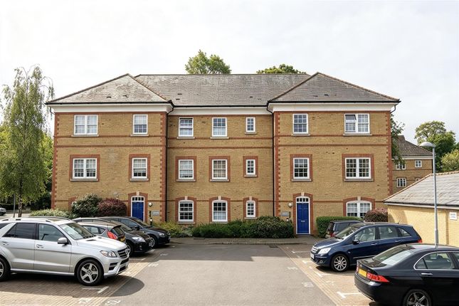 Blackwell Close, London photo 2
