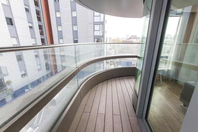 Flat 304, Canaletto Tower, 257, City Road, London photo 4