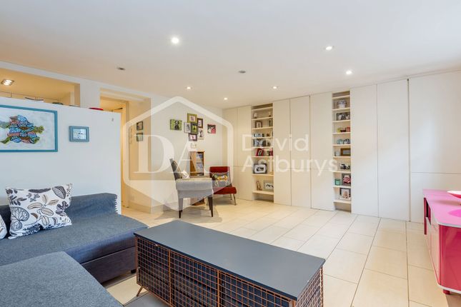 Thumbnail Flat to rent in Marlborough Road, Archway, London