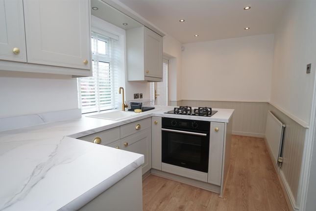 7, Westfield Grove, Shipley photo 4