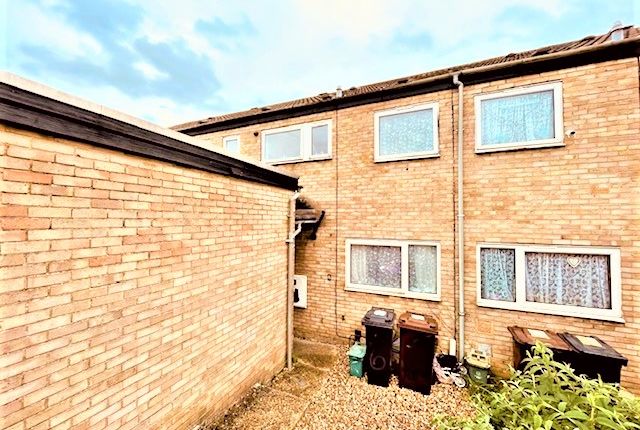 Thumbnail Terraced house to rent in Lugar Close, Colchester