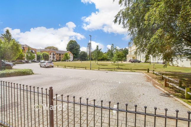 2-bed flat on 12, Wills Crescent, West Malling, £240,000