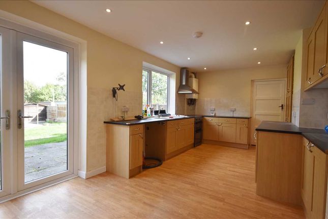 27, Greenside, Chorley photo 4
