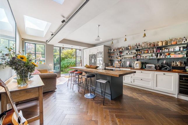 15, Chambers Lane, London photo 2