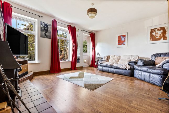2, Hall Close, Blackfordby photo 2