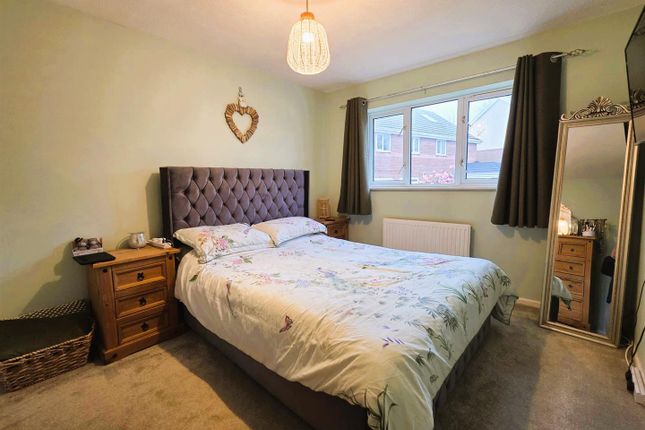 3-bed semi-detached on 28, Llwyn Cyfarthwch, Llanelli, £190,000