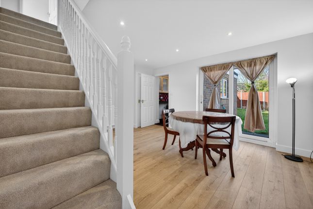 62 Jupiter Gate, Stevenage, Hertfordshire photo 4