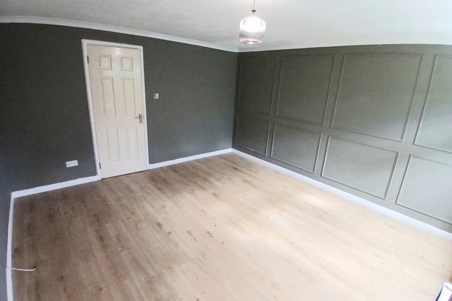 14, Longcroft Road, STEVENAGE photo 2