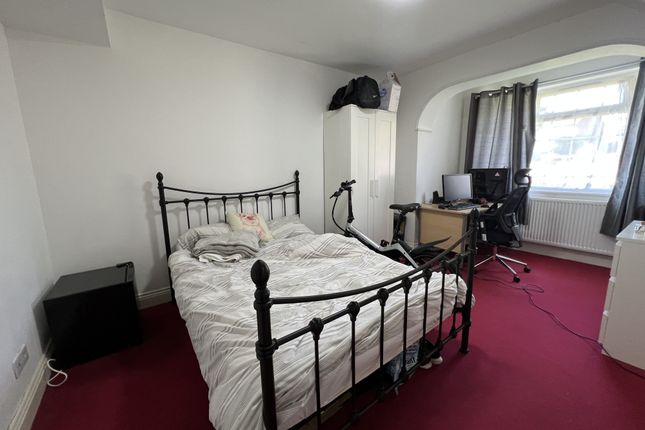 Thumbnail Room to rent in Winstre Road, Borehamwood, Hertfordshire