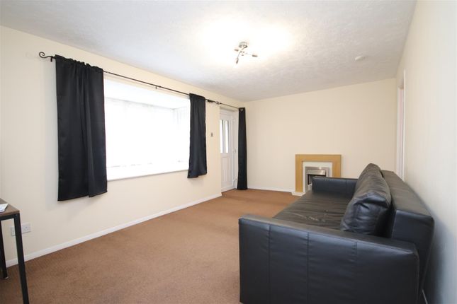 373, Knights Manor Way, Dartford photo 3
