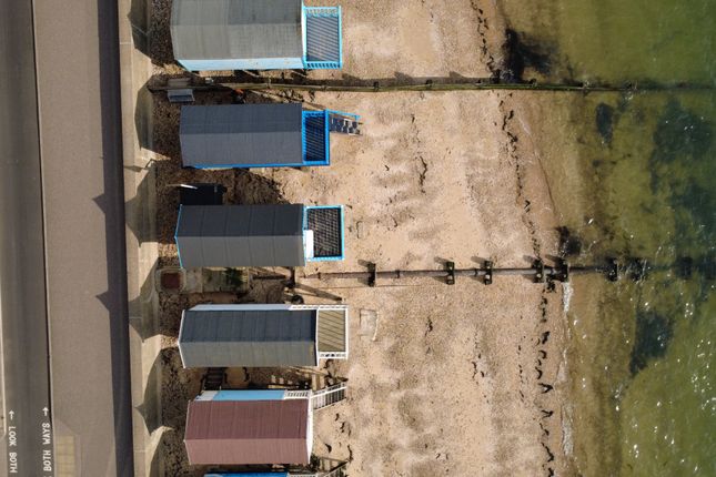 Beach Hut 319, Thorpe Esplanade, Southend-on-Sea photo 5