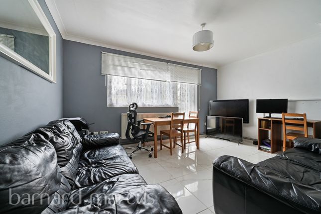 Flat for sale in Heaton Road, London