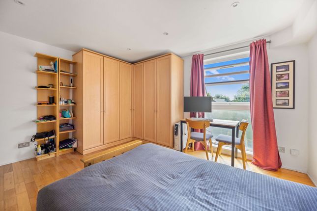 24-25 Kensington Gardens Square, Bayswater, W2 photo 3