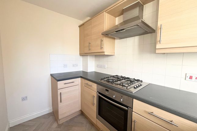 49, Horsham Road, Swindon photo 3