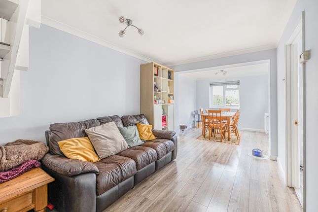 61, Cecil Crescent, Hatfield photo 4