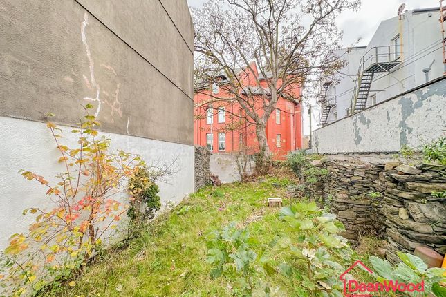 1, Finch Hill Grove, Douglas photo 2