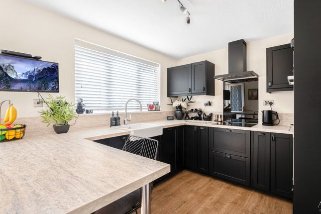 1 Tiree Close, Tibshelf, Derbyshire photo 2
