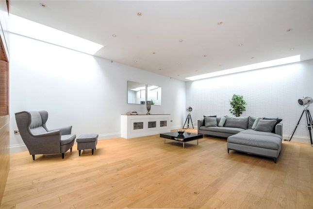 Thumbnail Terraced house to rent in Horseferry Road, Westminster