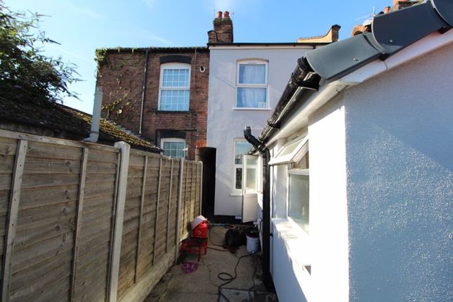 Terraced house for sale in Hampton Road, Luton