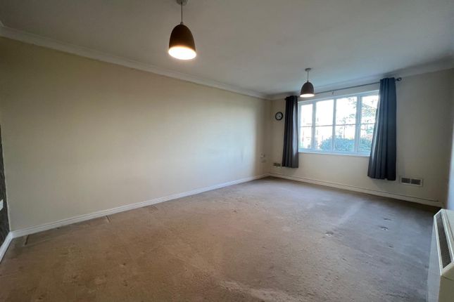 Flat to rent in Mercer Close, Larkfield, Aylesford