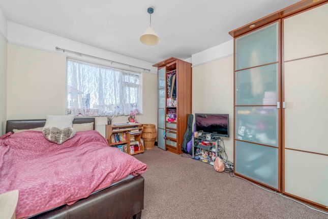 Terraced house for sale in Meadfoot Road, London